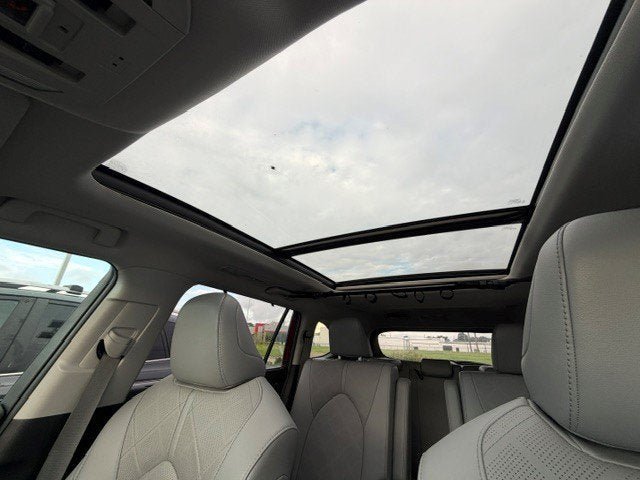 Used 2020 Toyota Highlander Platinum AWD/4WD image 17