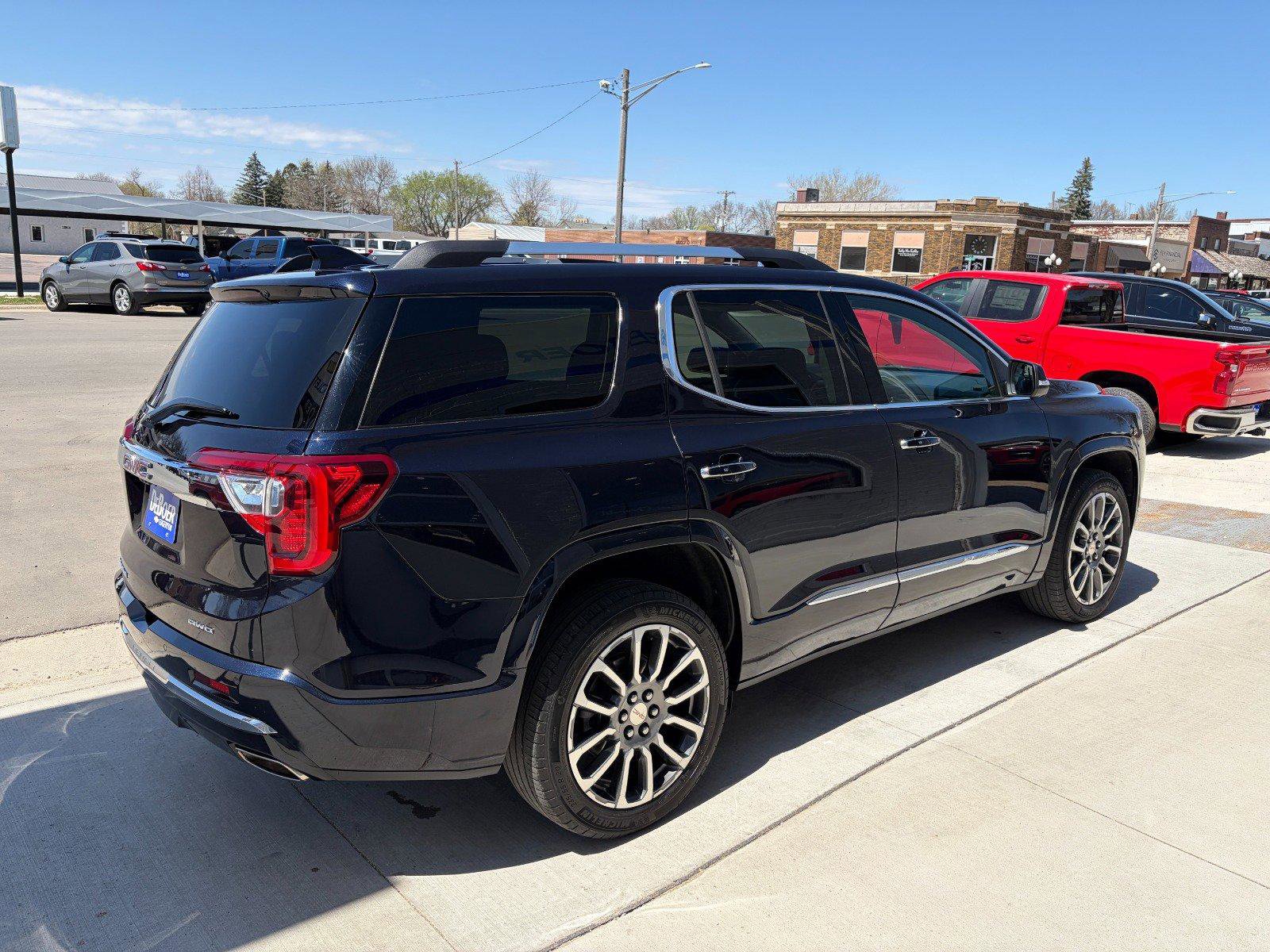 Used 2022 GMC Acadia Denali w/ Denali Ultimate Package AWD/4WD image 5
