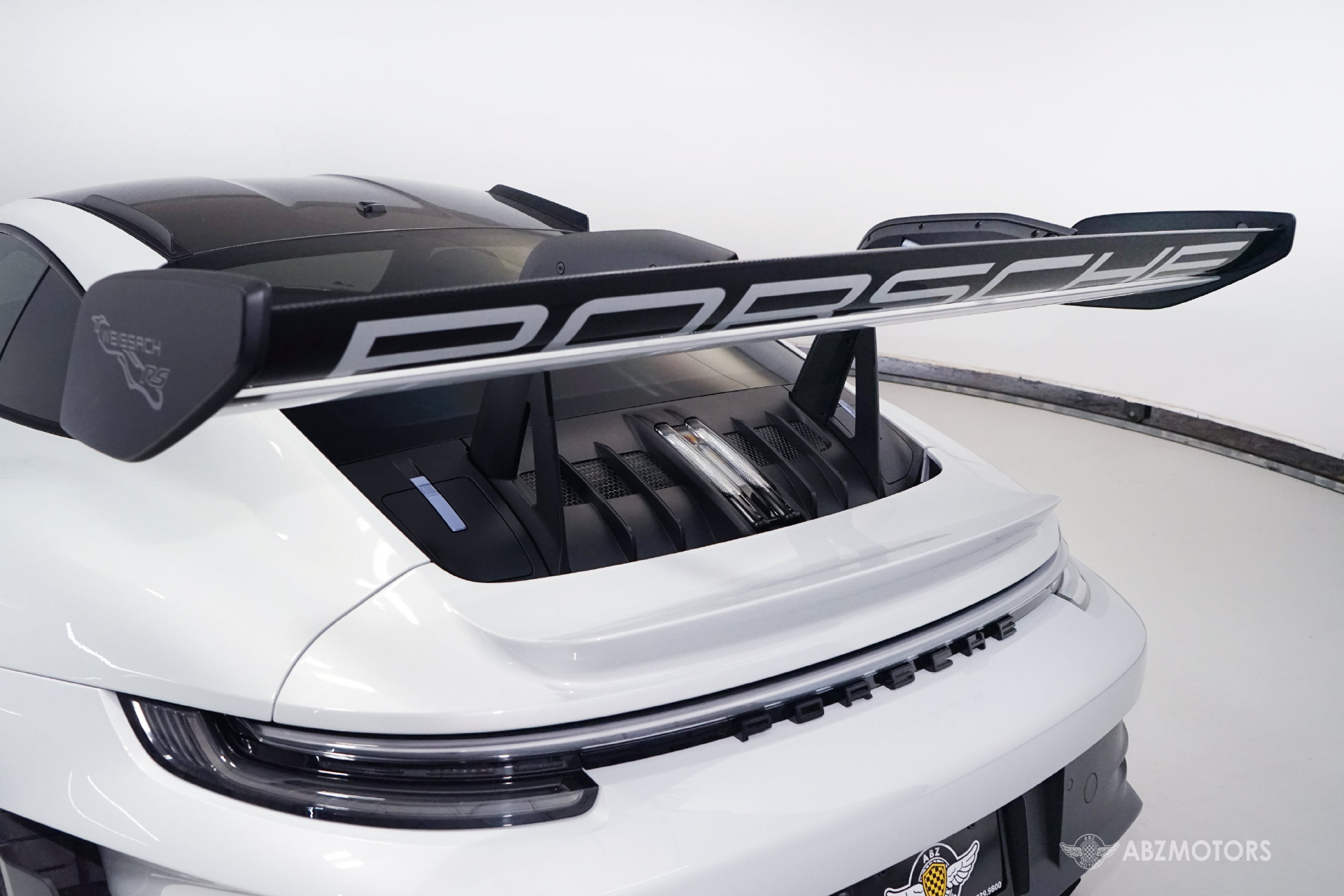 Used 2024 Porsche 911 GT3 RS RWD image 8