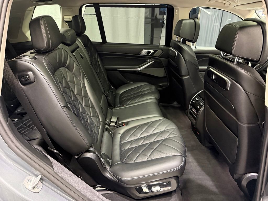 Used 2024 BMW X7 xDrive40i w/ Premium Package image 29