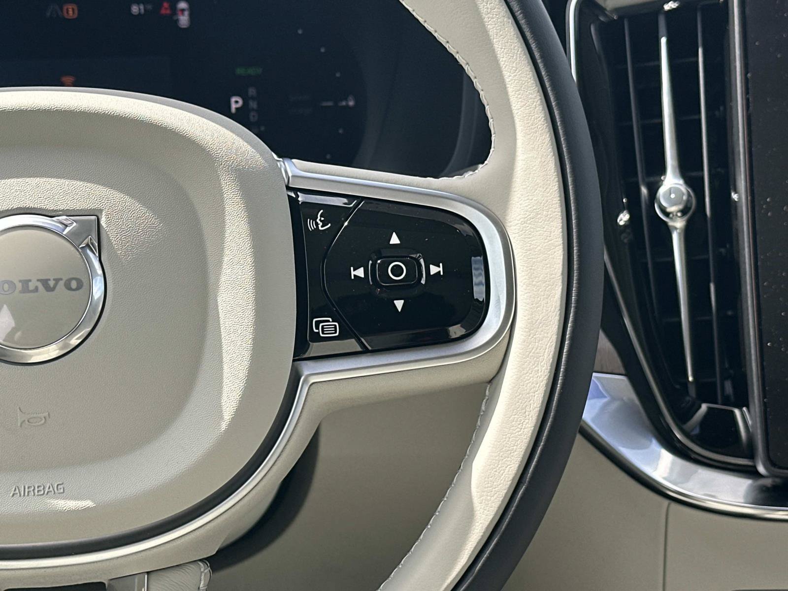 New 2026 Volvo XC90 T8 Ultra w/ Protection Package Premier AWD/4WD image 9