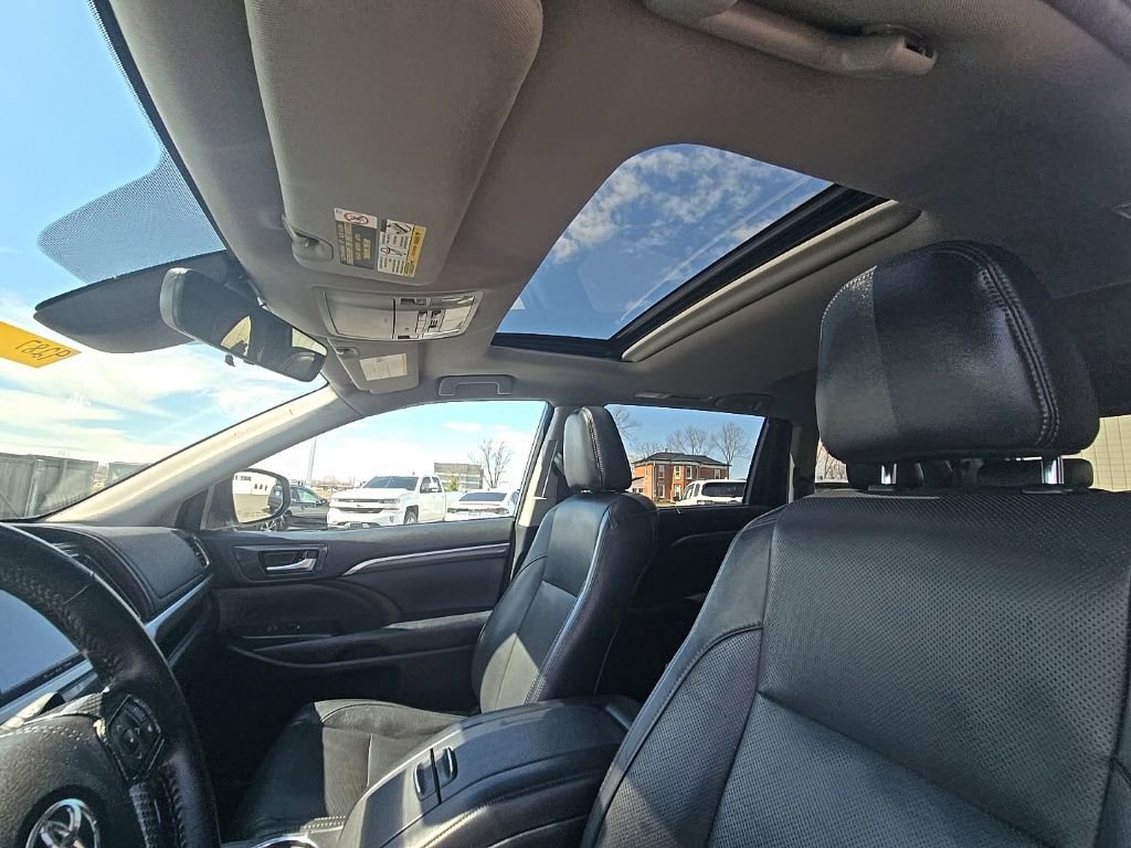 Used 2018 Toyota Highlander Limited image 14