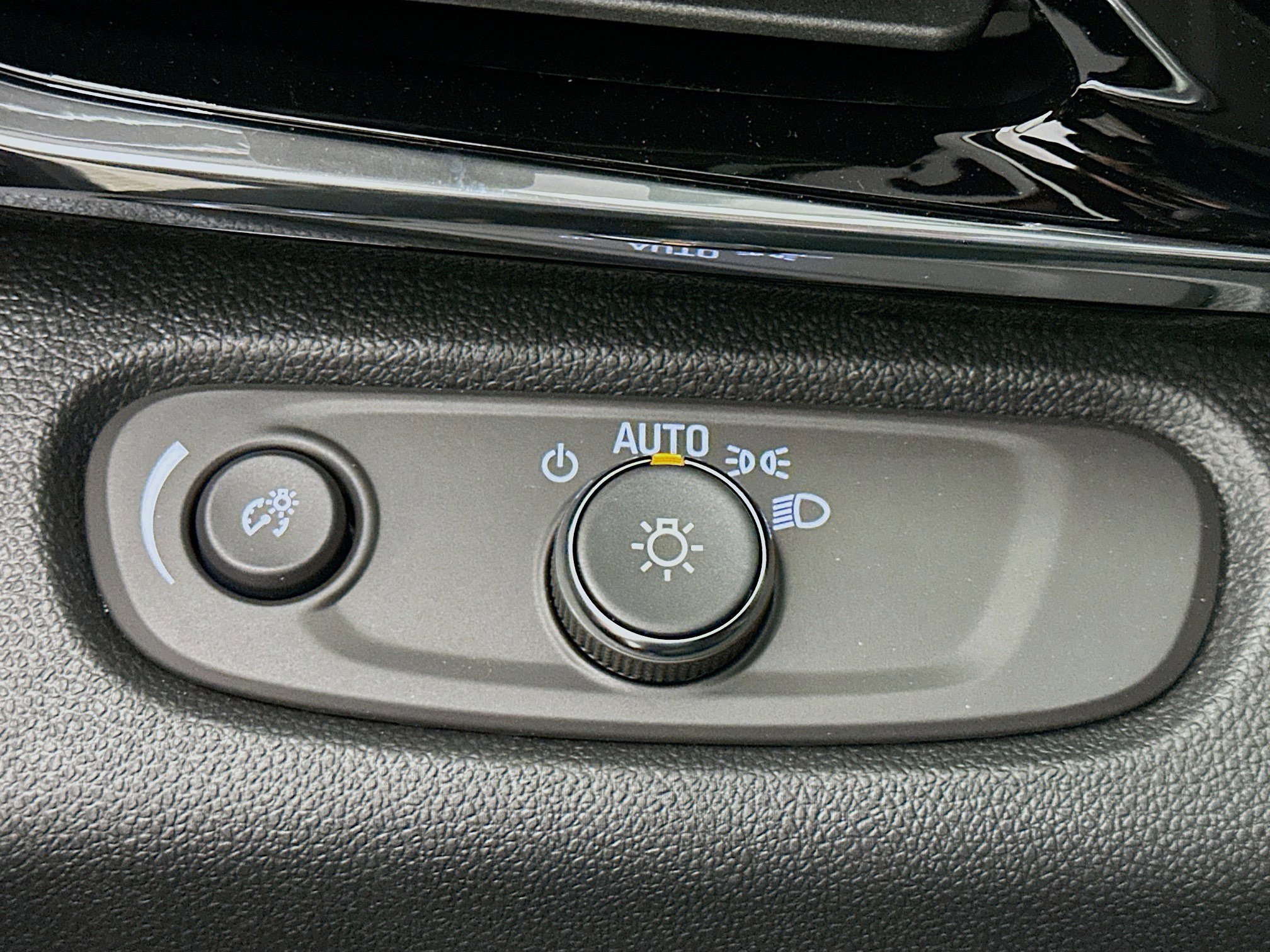 Used 2025 Buick Envista Sport Touring w/ Convenience I Package image 17