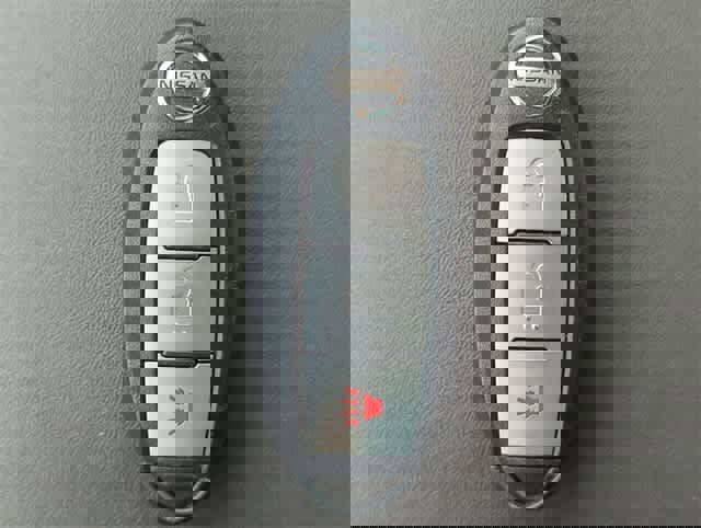 Used 2021 Nissan Frontier SV image 35