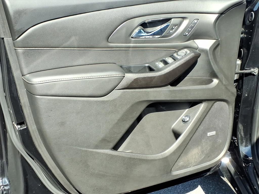 Used 2023 Chevrolet Traverse Premier AWD/4WD image 16