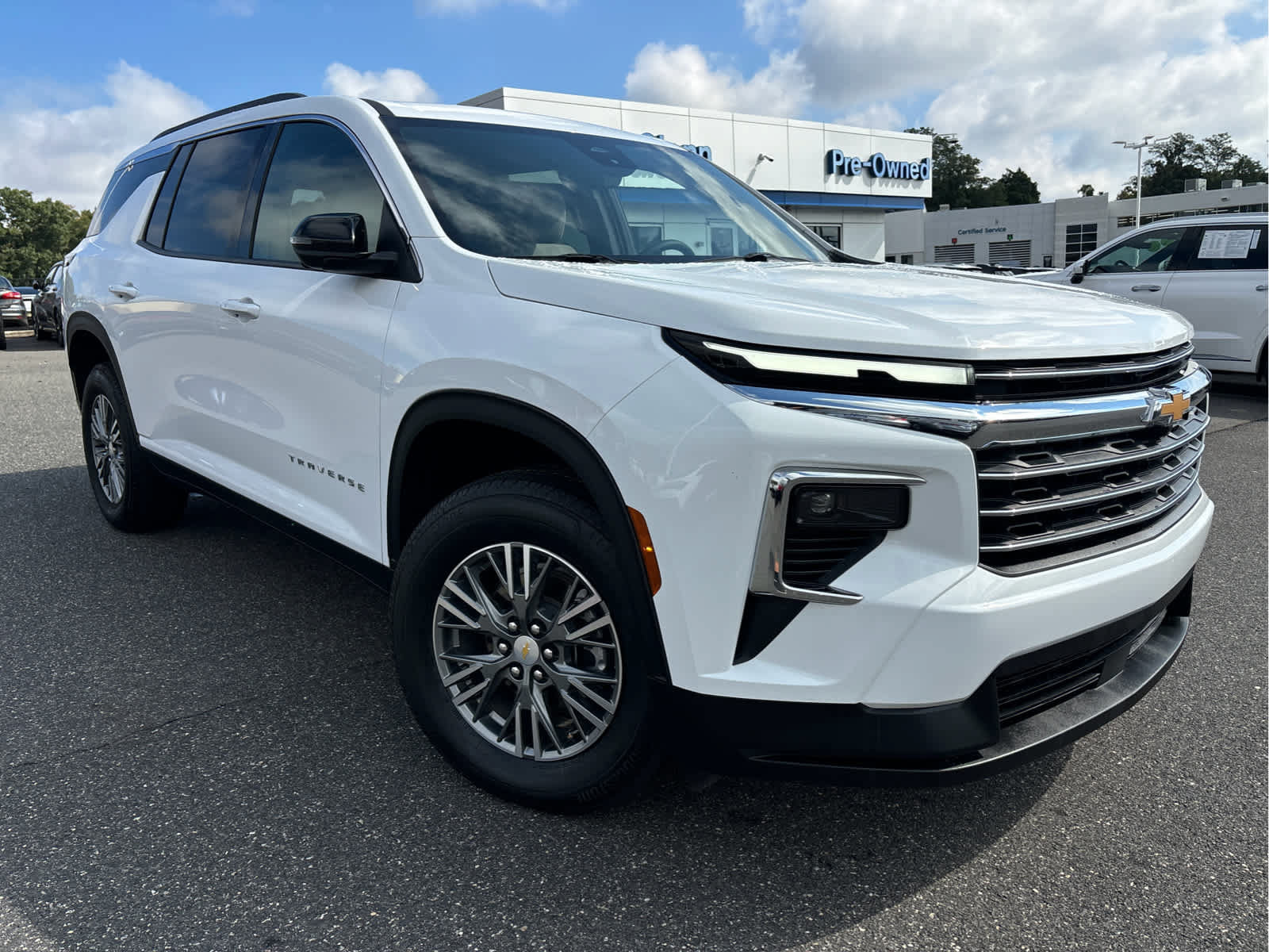 Certified 2026 Chevrolet Traverse LT w/ Driver Confidence Package FWD image 30