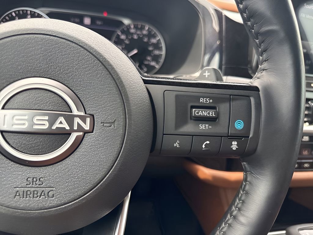 Used 2023 Nissan Pathfinder Platinum w/ Black Appearance Package AWD/4WD image 18