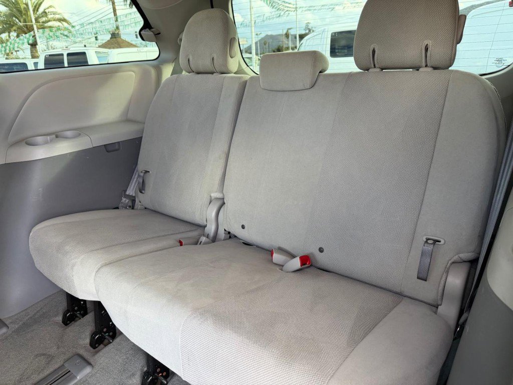Used 2014 Toyota Sienna L image 36