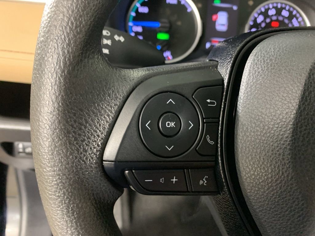 Used 2021 Toyota RAV4 LE image 19