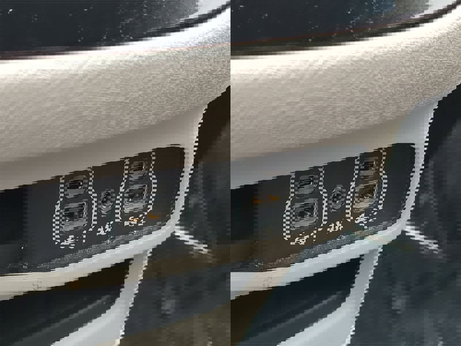 Used 2023 Chrysler Pacifica Touring-L image 29