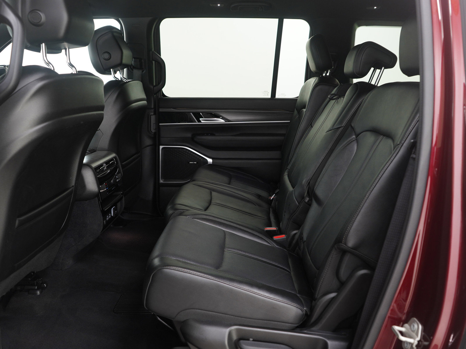 Used 2024 Jeep Wagoneer L Series III w/ Flexible Seating Group image 17