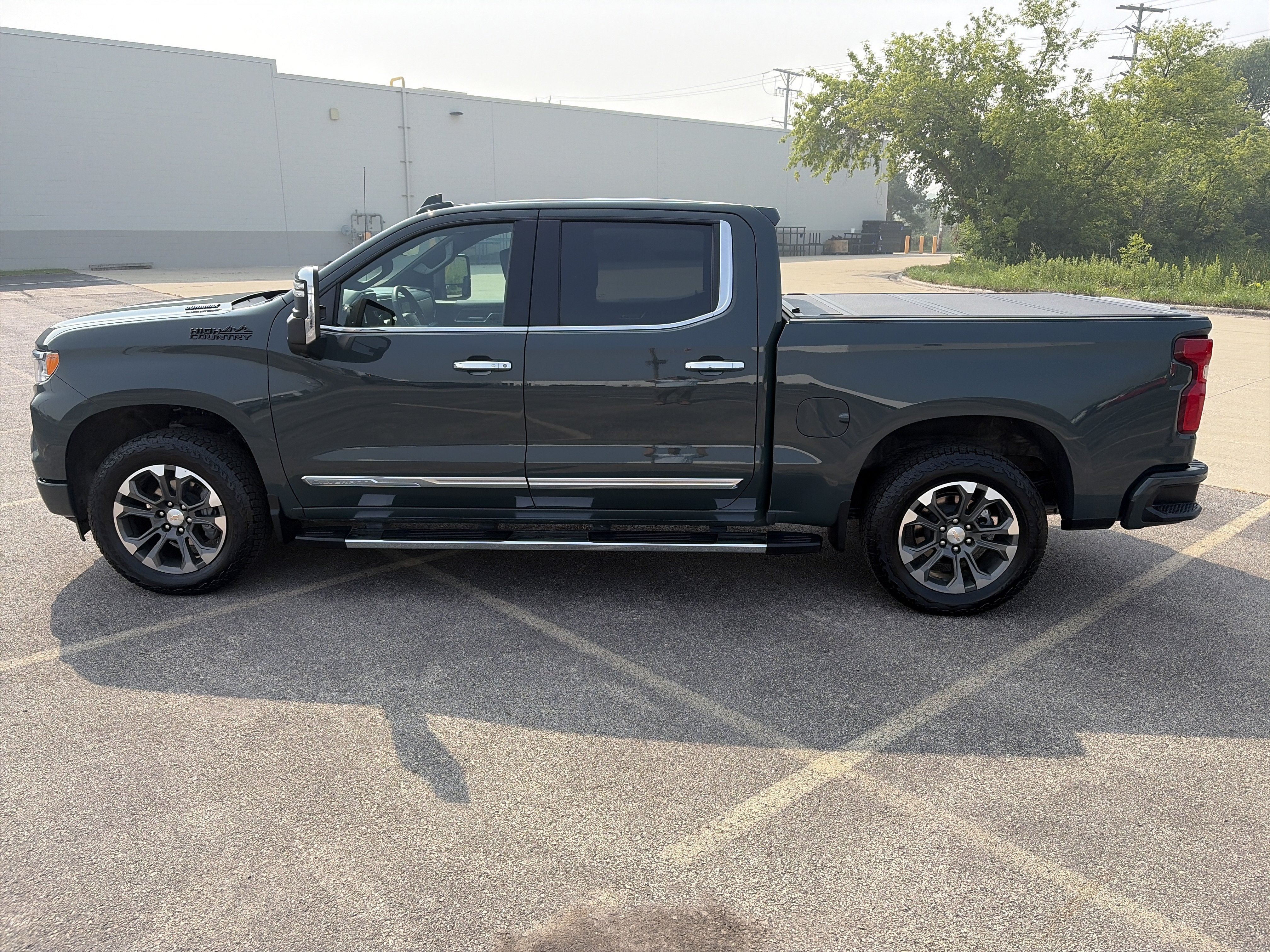 Used 2026 Chevrolet Silverado 1500 High Country w/ Technology Package AWD/4WD image 3