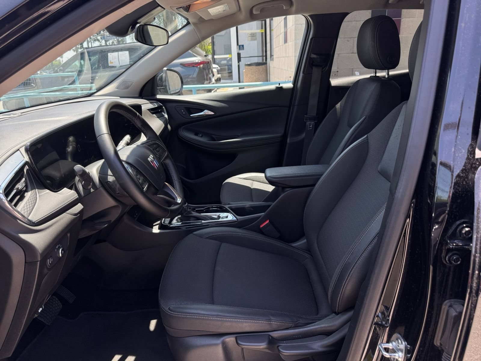 Used 2025 Buick Encore GX Preferred AWD/4WD image 25