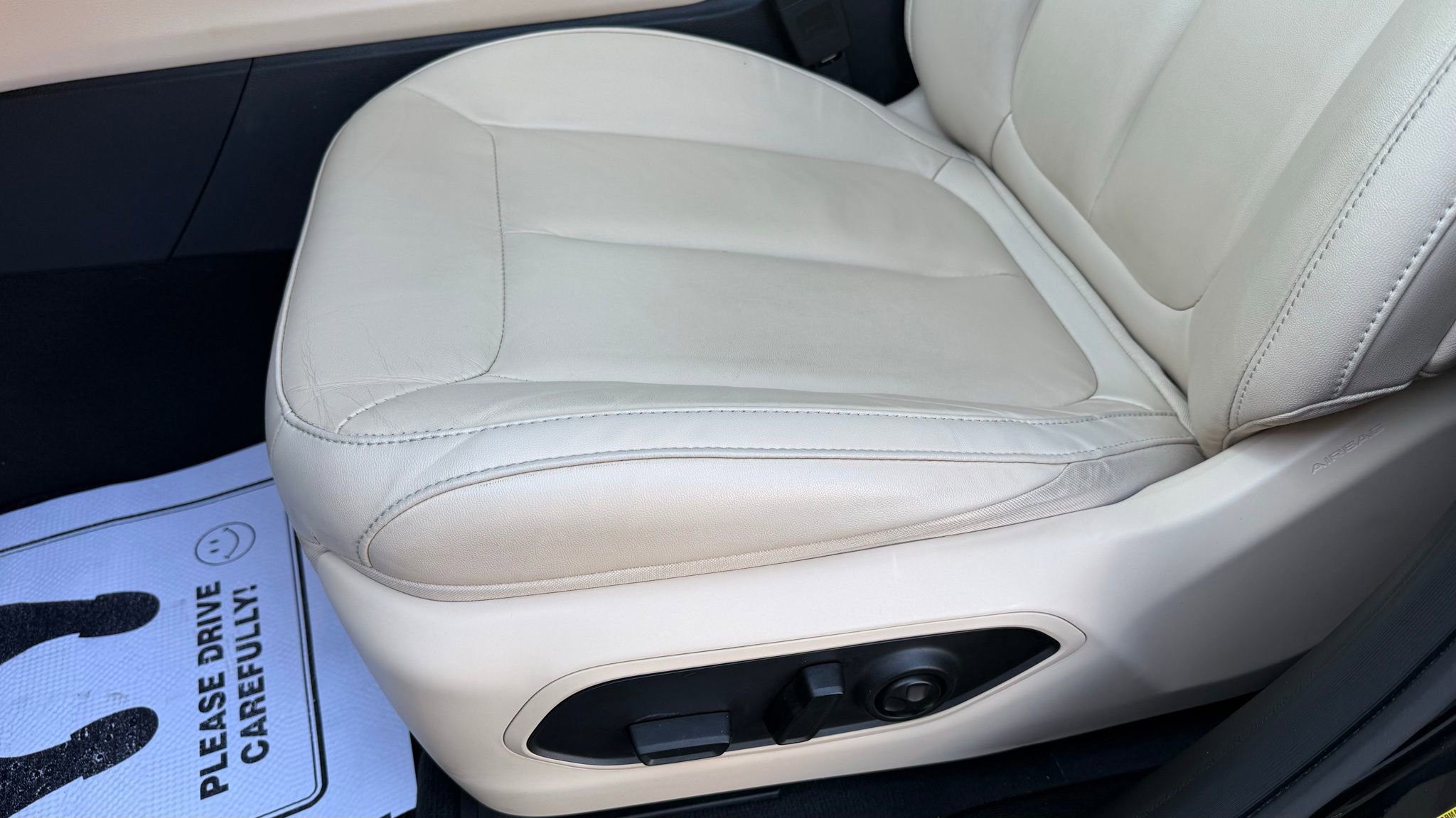 Used 2023 Jeep Grand Cherokee 4WD 4xe image 45