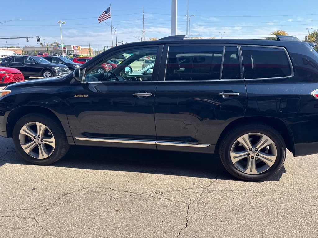 Used 2011 Toyota Highlander Limited w/ Tow Pkg AWD/4WD image 6