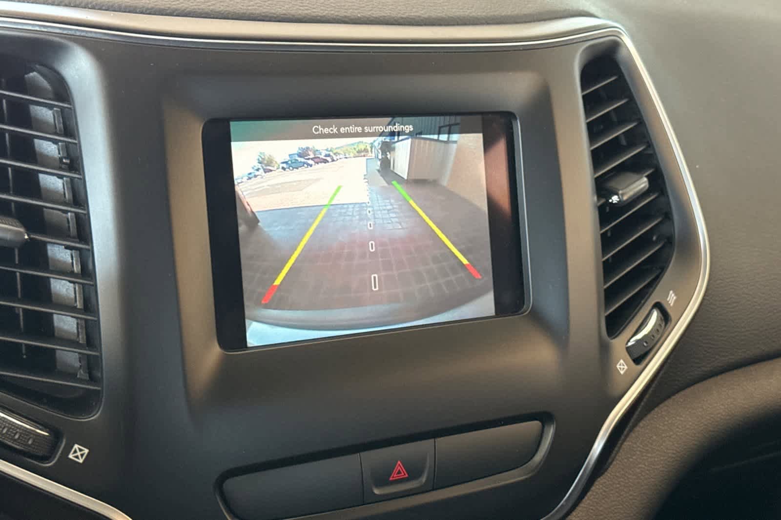 Used 2019 Jeep Cherokee Latitude w/ Popular Appearance Group AWD/4WD image 20