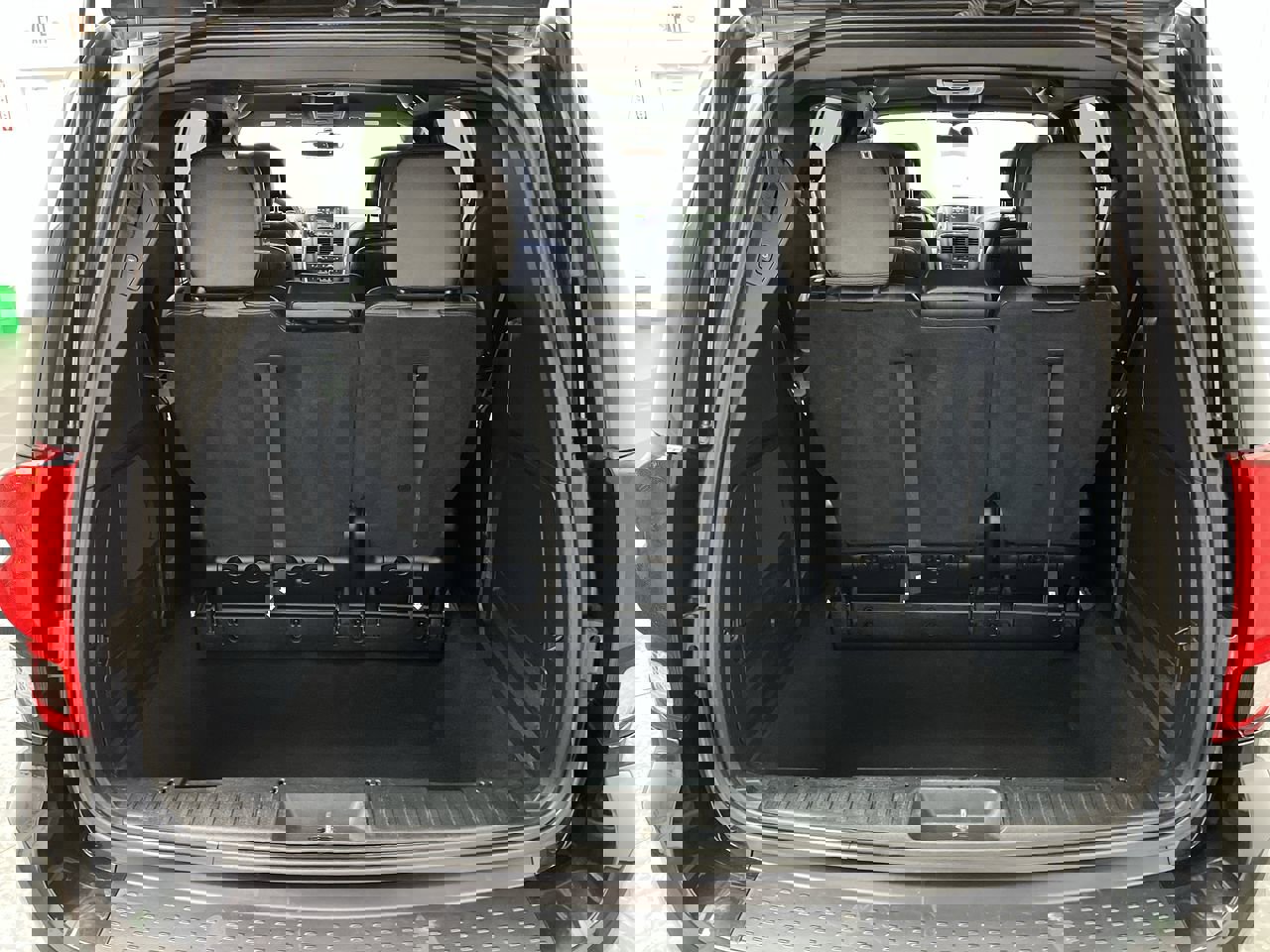 Used 2016 Dodge Grand Caravan R/T image 23