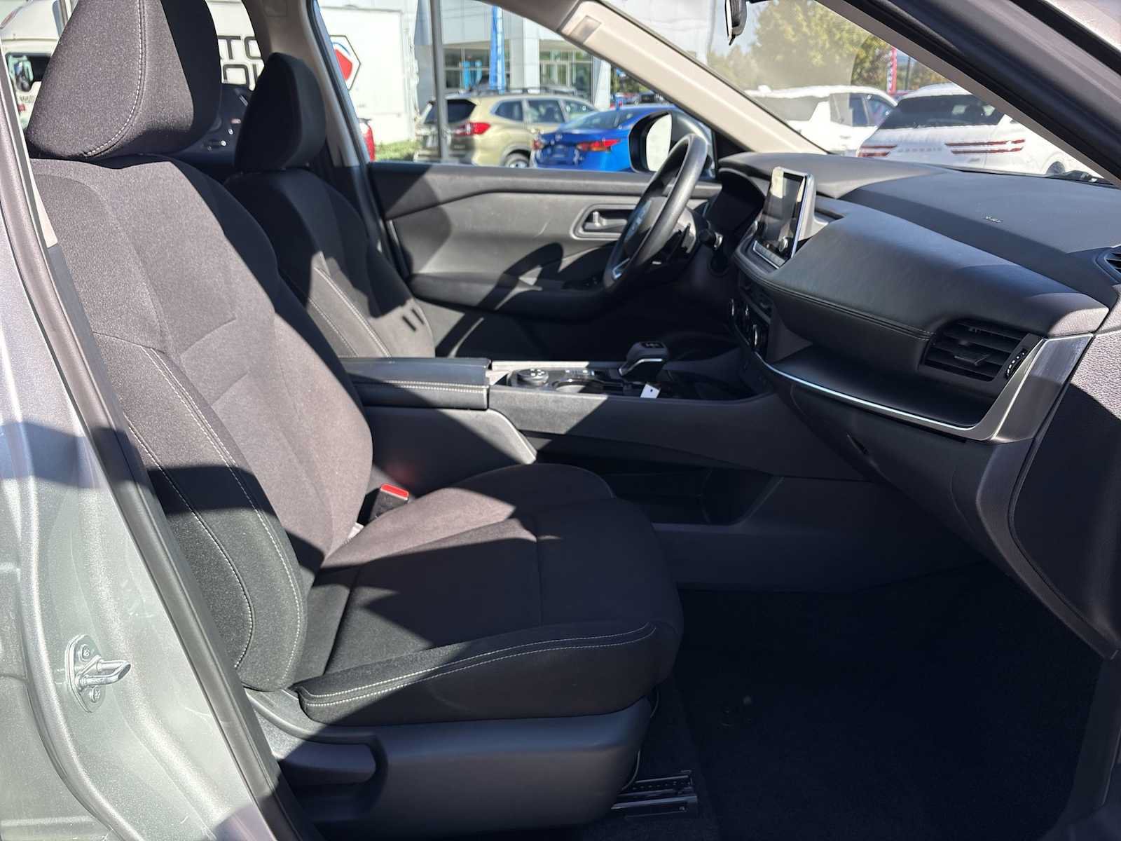 Used 2024 Nissan Rogue S AWD/4WD image 26