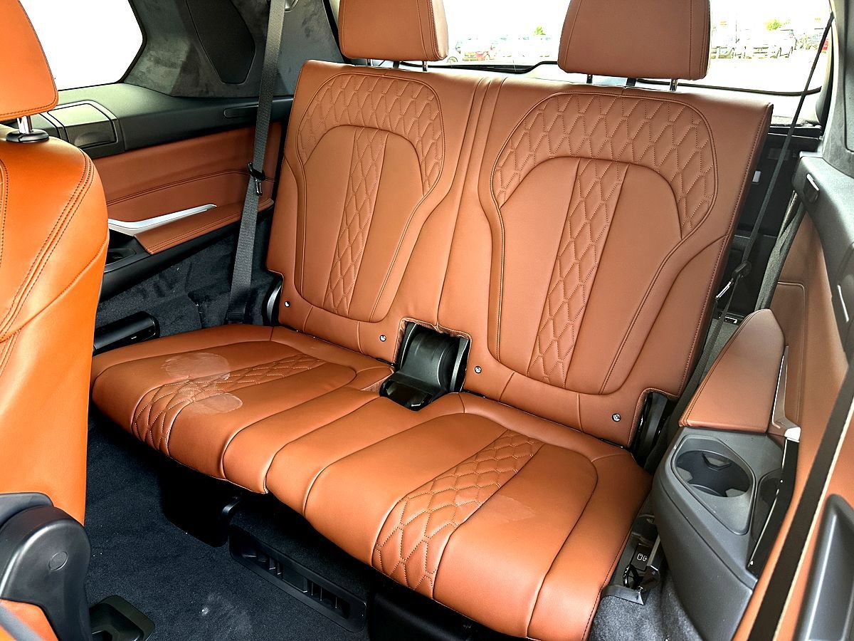 New 2026 BMW X7 M60i image 14
