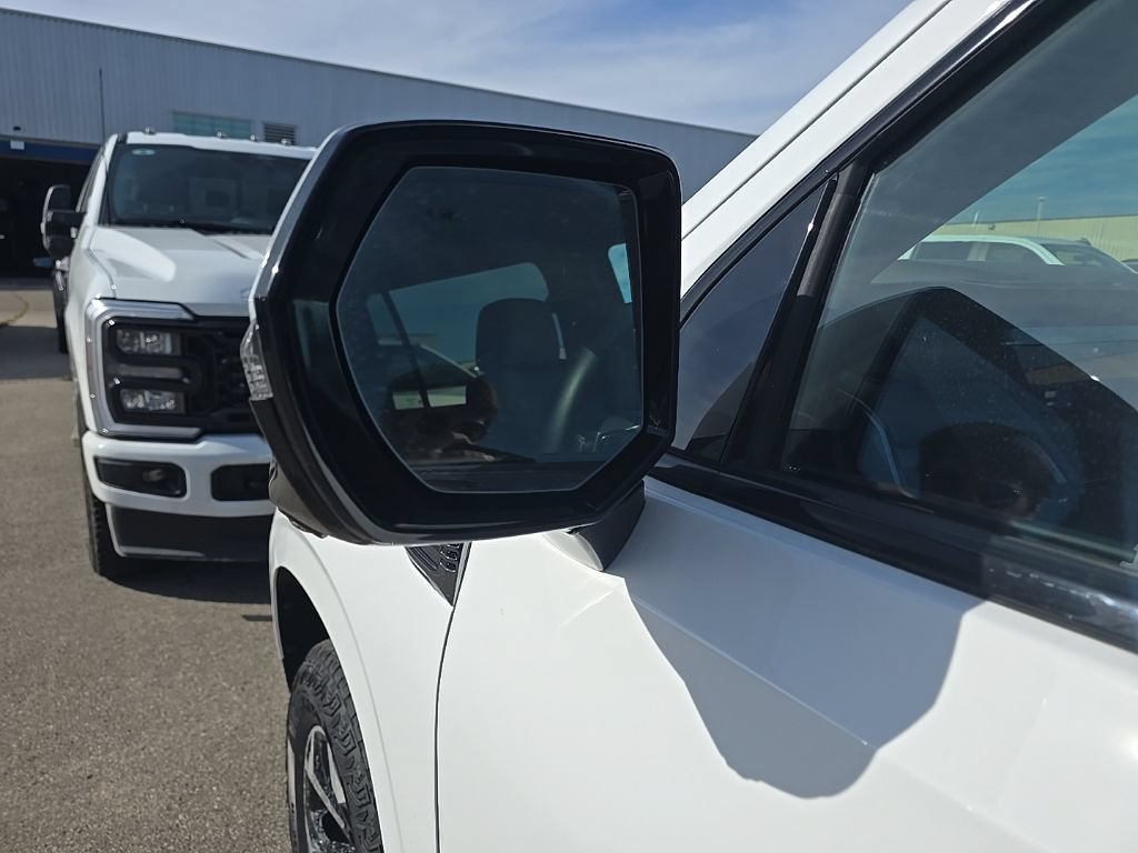 Used 2025 GMC Yukon XL AT4 w/ LPO, Floor Liner Package AWD/4WD image 11