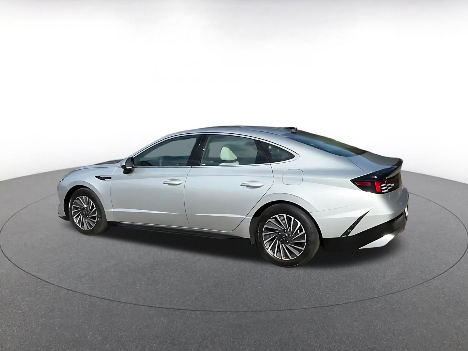 Used 2025 Hyundai Sonata SEL FWD image 11