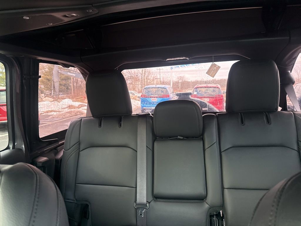 New 2025 Jeep Wrangler Unlimited Sahara AWD/4WD image 34