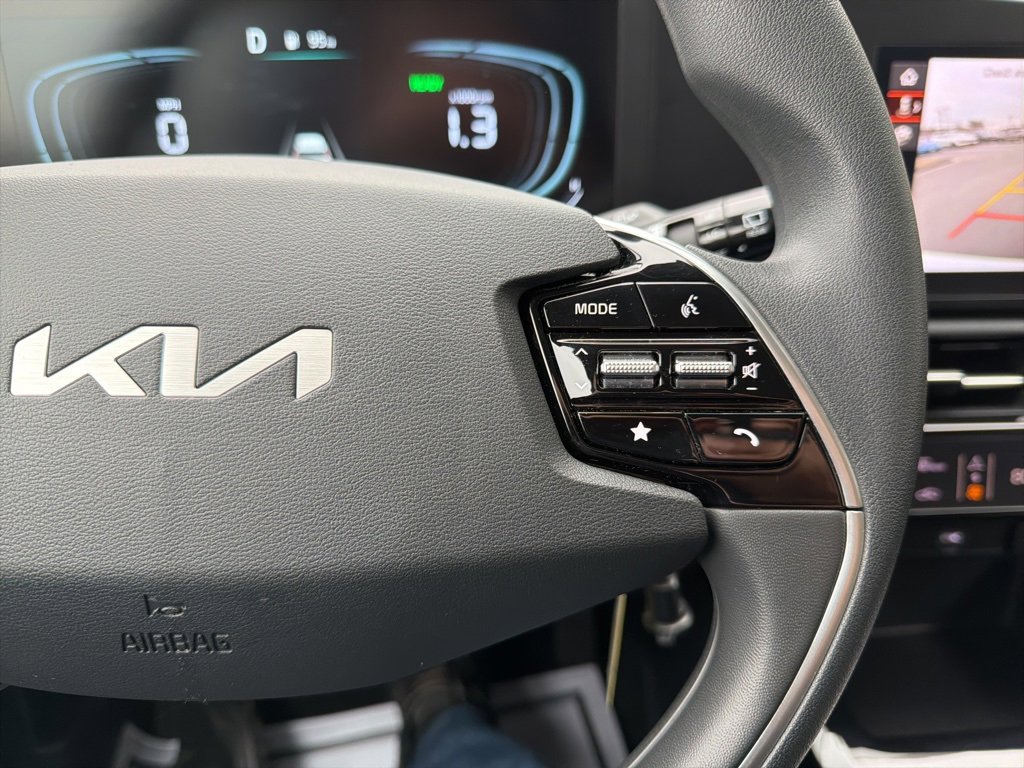 Certified 2025 Kia Niro LX image 37