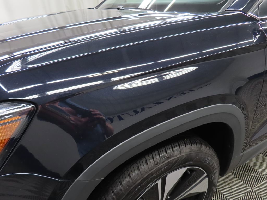 Used 2025 Volkswagen Taos SE AWD/4WD image 40