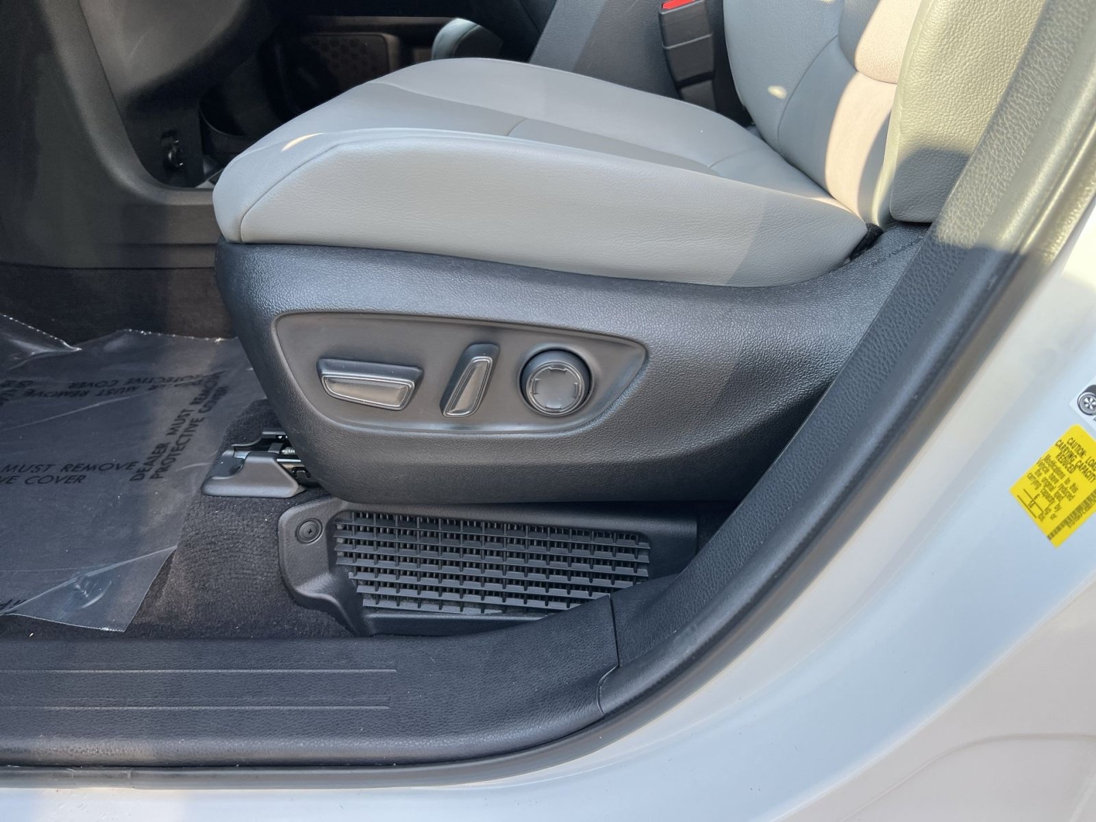 Used 2025 Toyota Sienna XLE AWD/4WD image 14