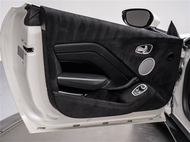 Used 2021 Aston Martin V8 Vantage Coupe RWD image 23
