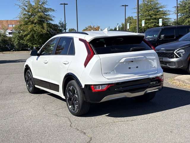 Used 2023 Kia Niro Wind w/ Wind Preserve Package FWD image 4