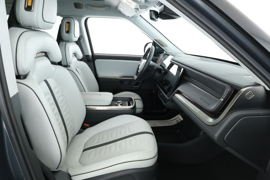 Used 2024 Rivian R1S Adventure AWD/4WD image 25