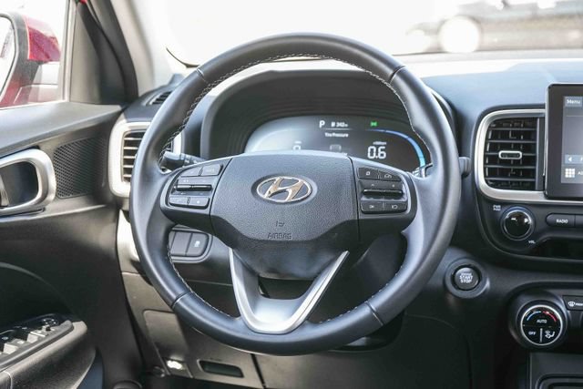 Used 2025 Hyundai Venue SEL FWD image 18