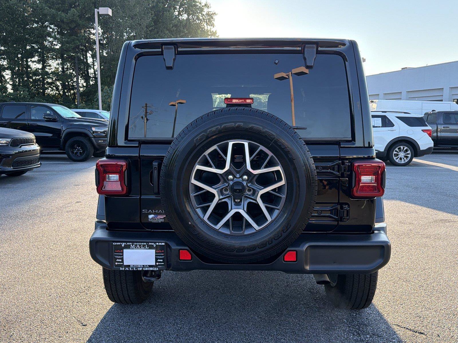 Used 2025 Jeep Wrangler Unlimited Sahara AWD/4WD image 6