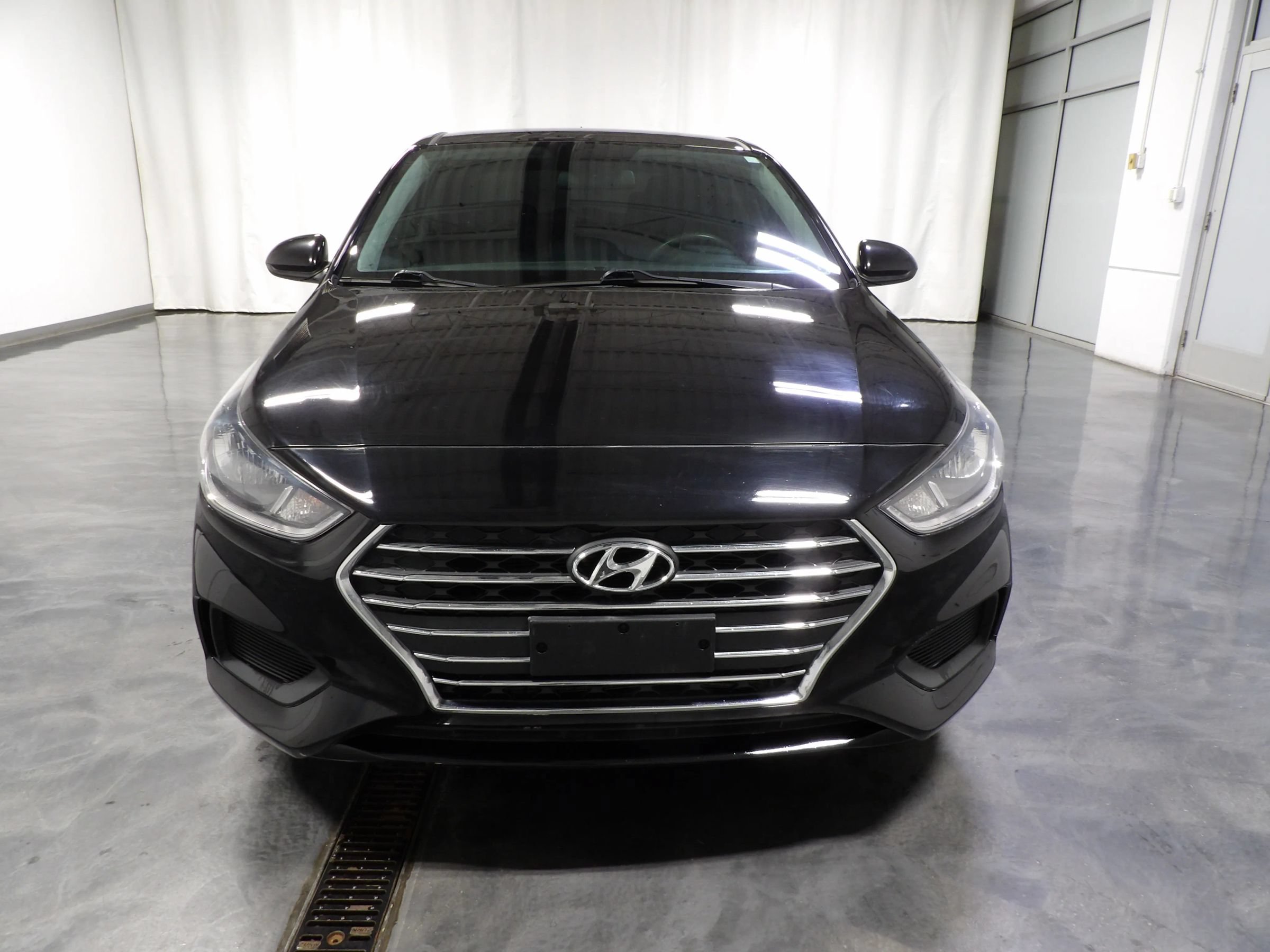 Used 2021 Hyundai Accent SE FWD image 2