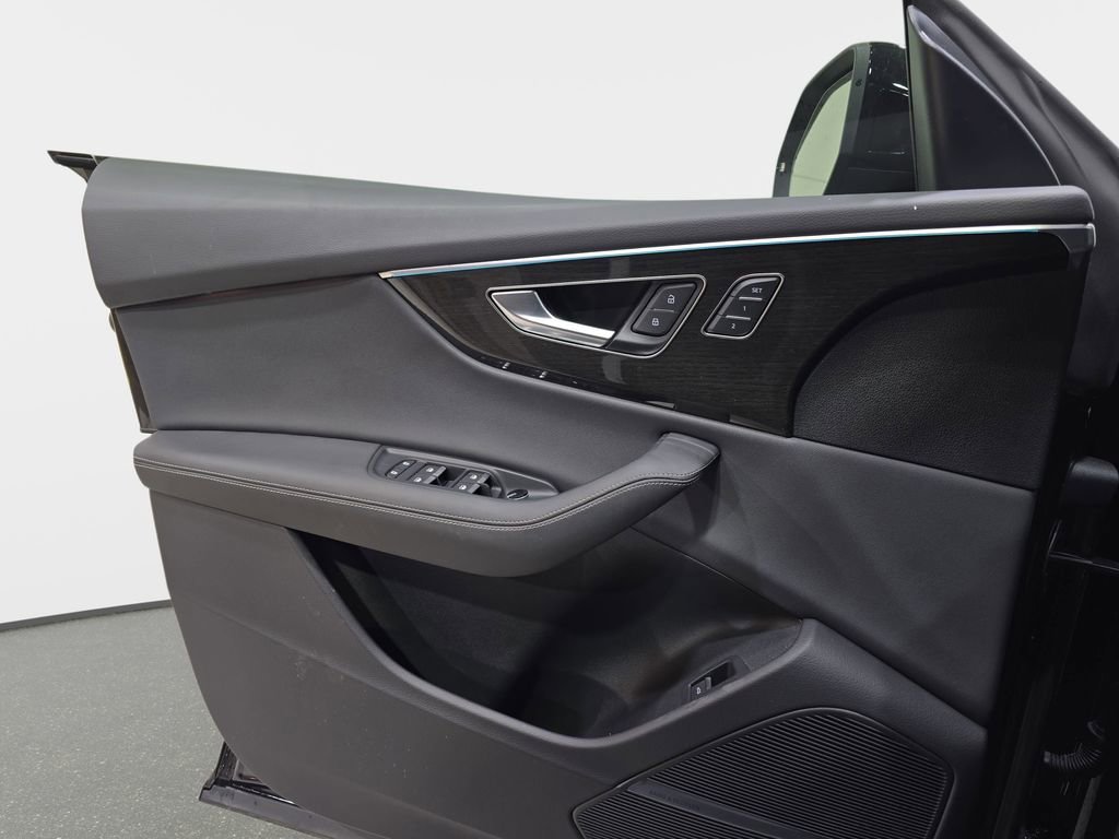 Used 2025 Audi Q8 Premium Plus image 30