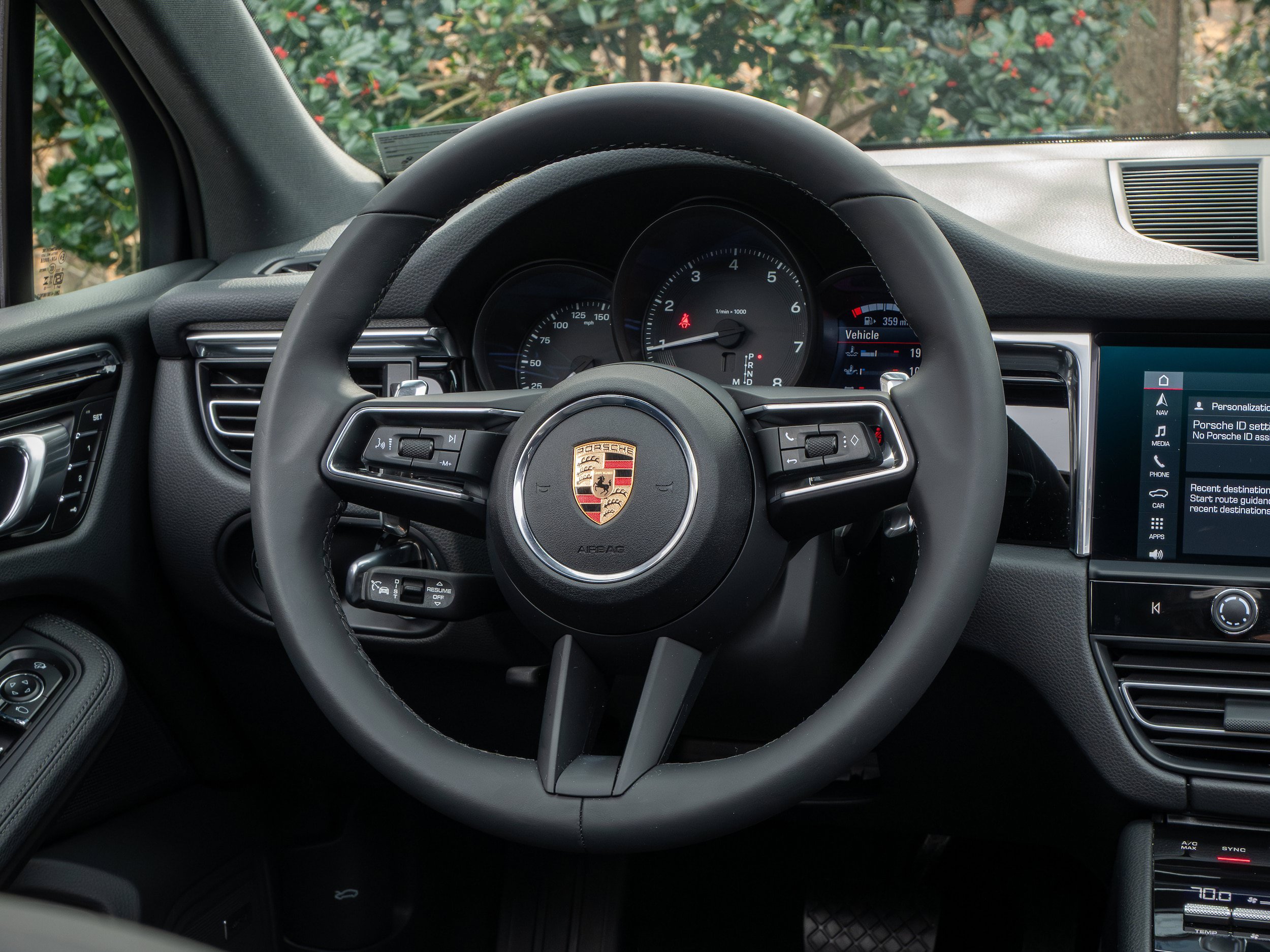 Certified 2025 Porsche Macan AWD/4WD image 23