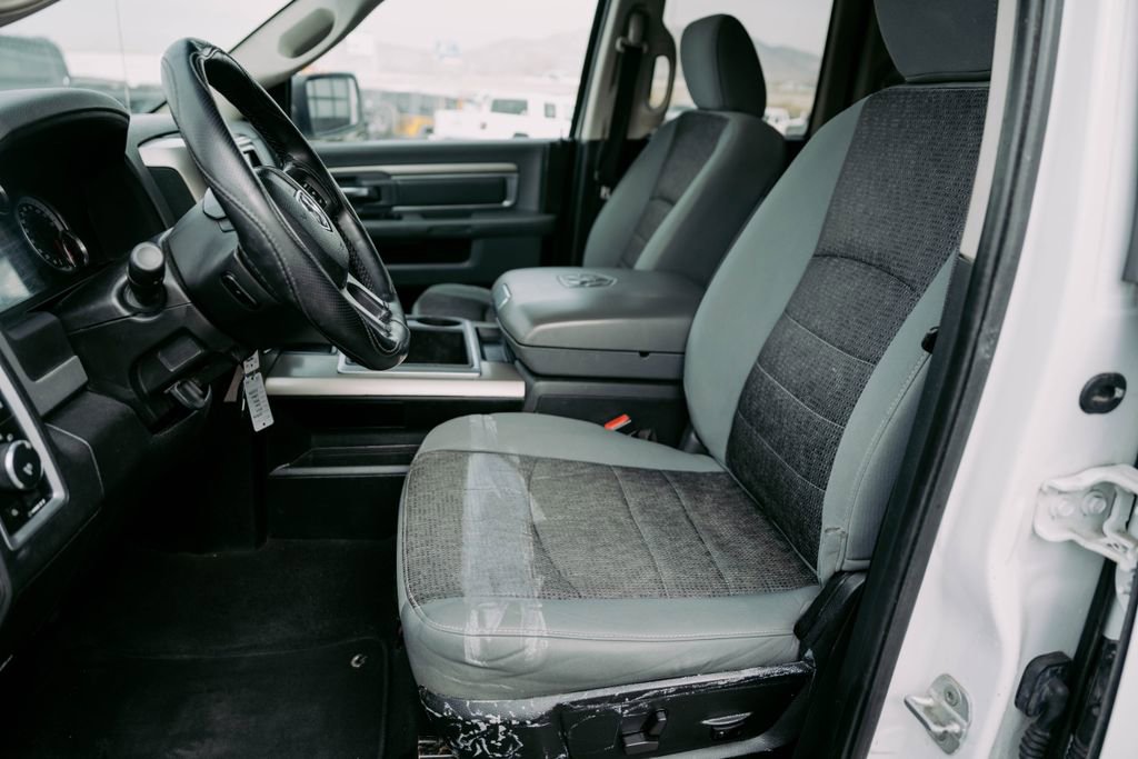 Used 2014 RAM 1500 Classic SLT w/ Luxury Group image 17