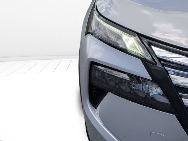Used 2024 Nissan Rogue SV AWD/4WD image 9