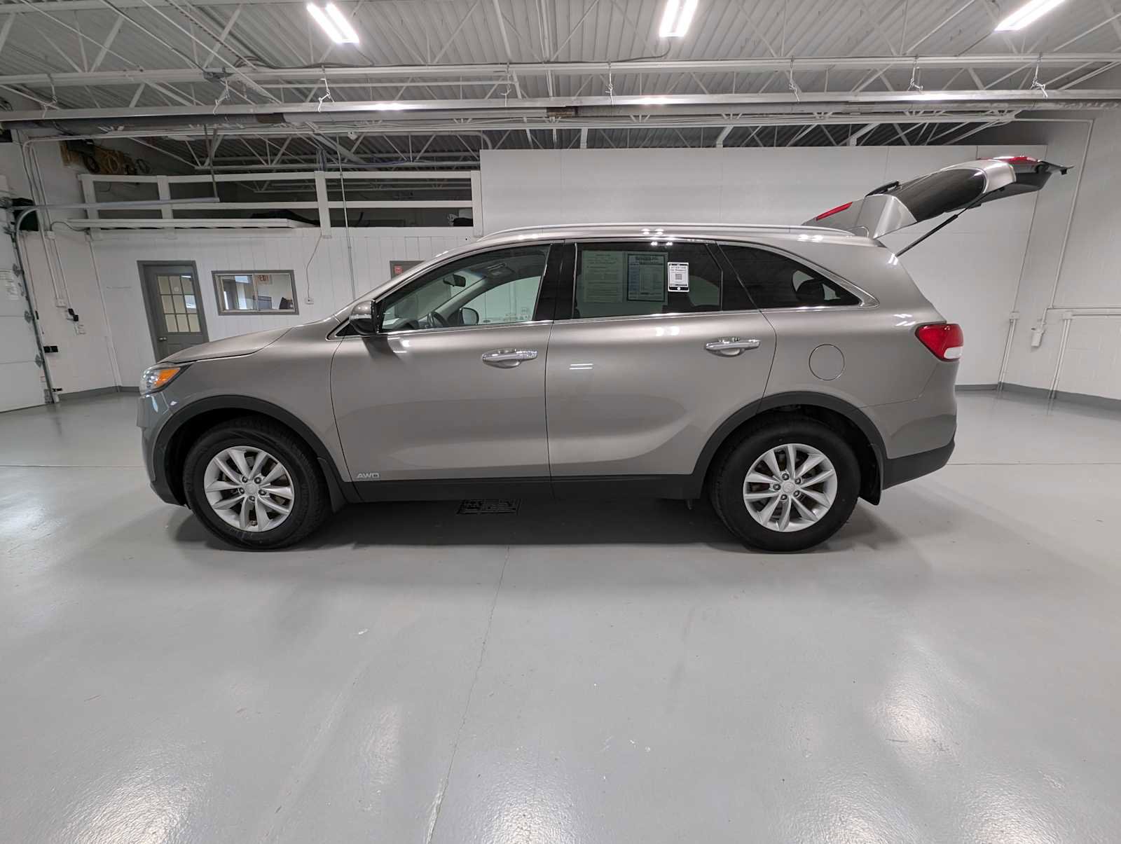Used 2018 Kia Sorento LX image 12