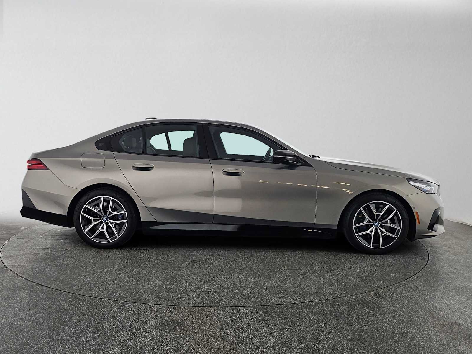 Used 2024 BMW i5 M60 w/ Premium Package AWD/4WD image 2