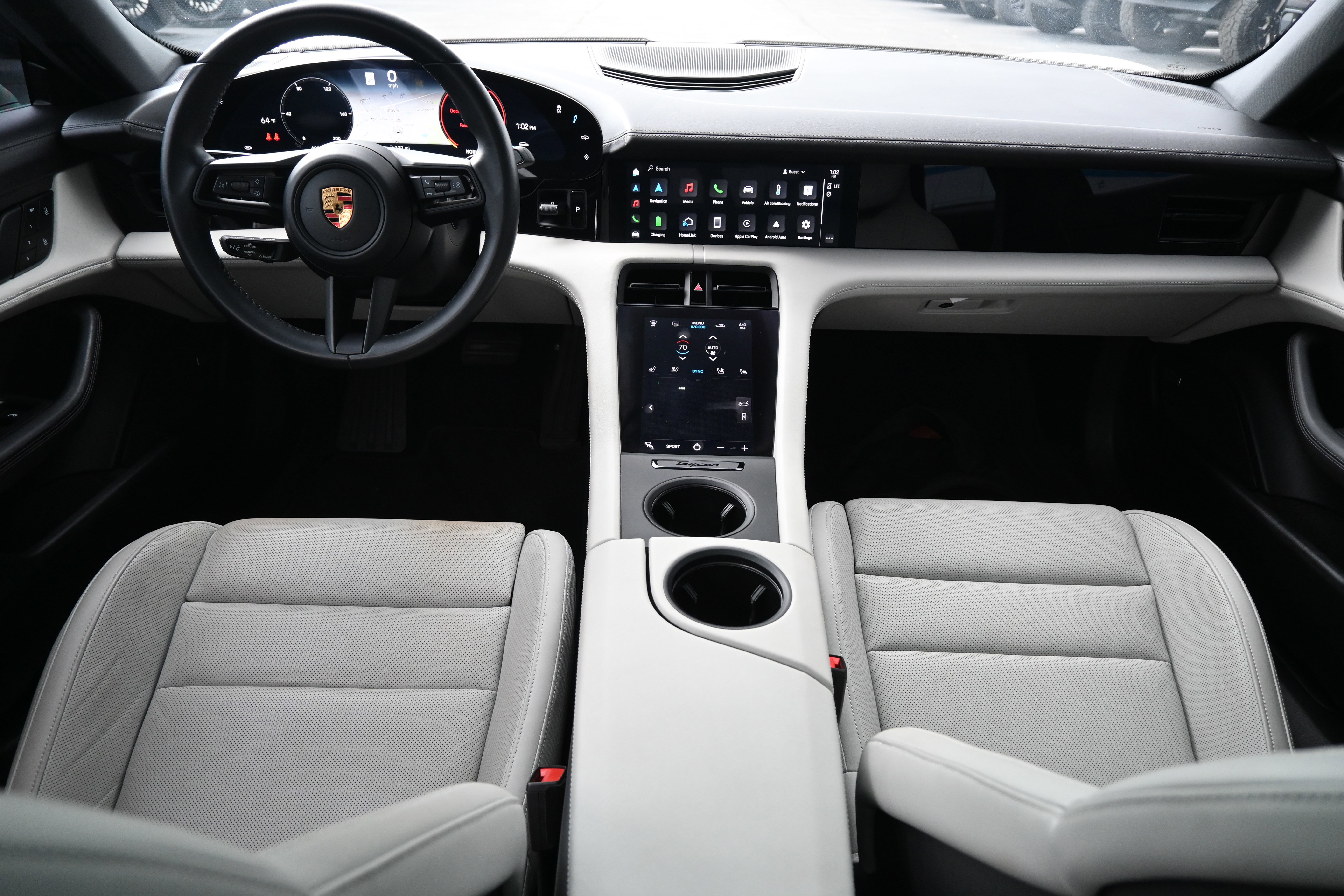 Used 2022 Porsche Taycan image 3