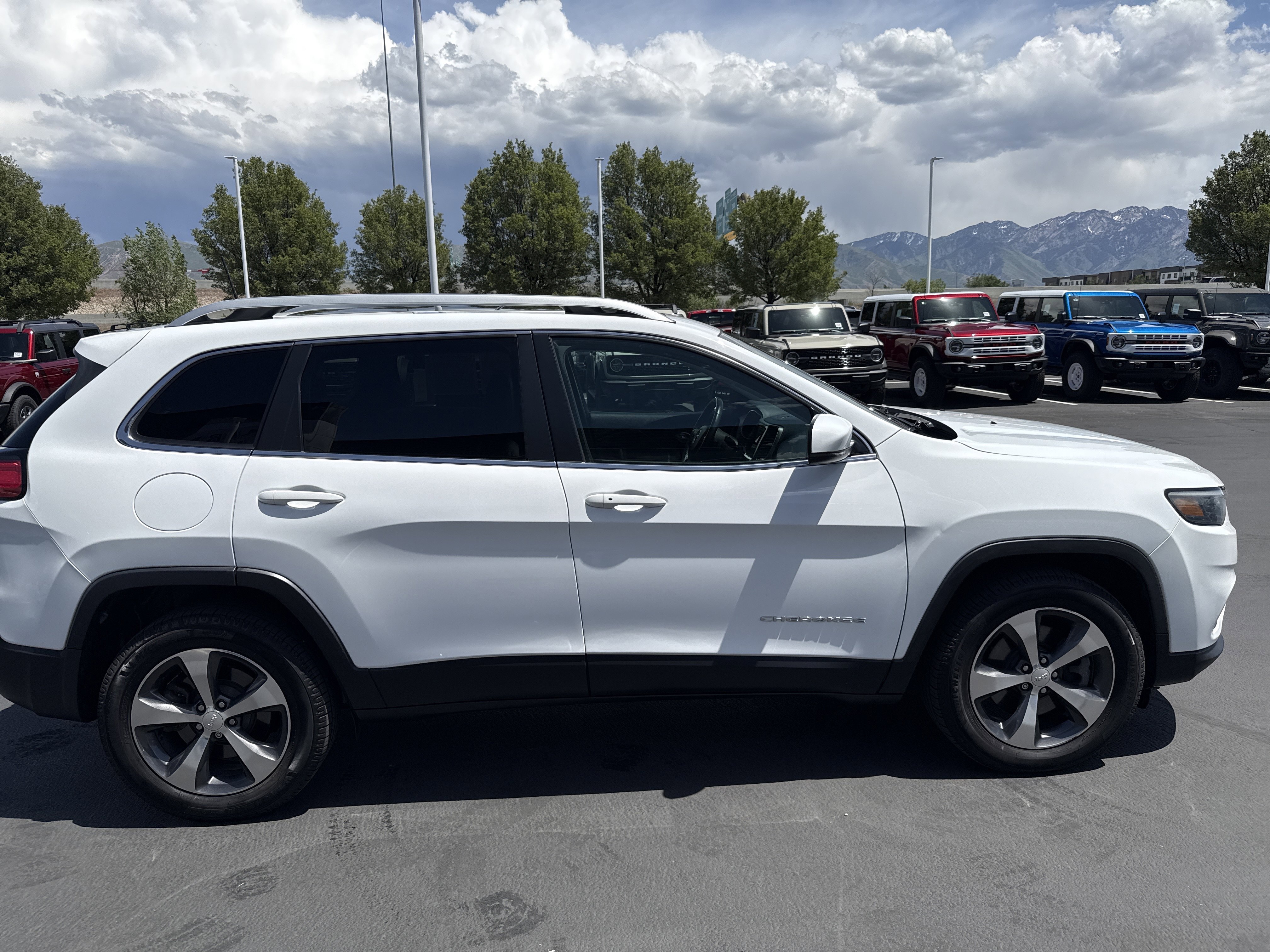 Used 2019 Jeep Cherokee Limited AWD/4WD image 6