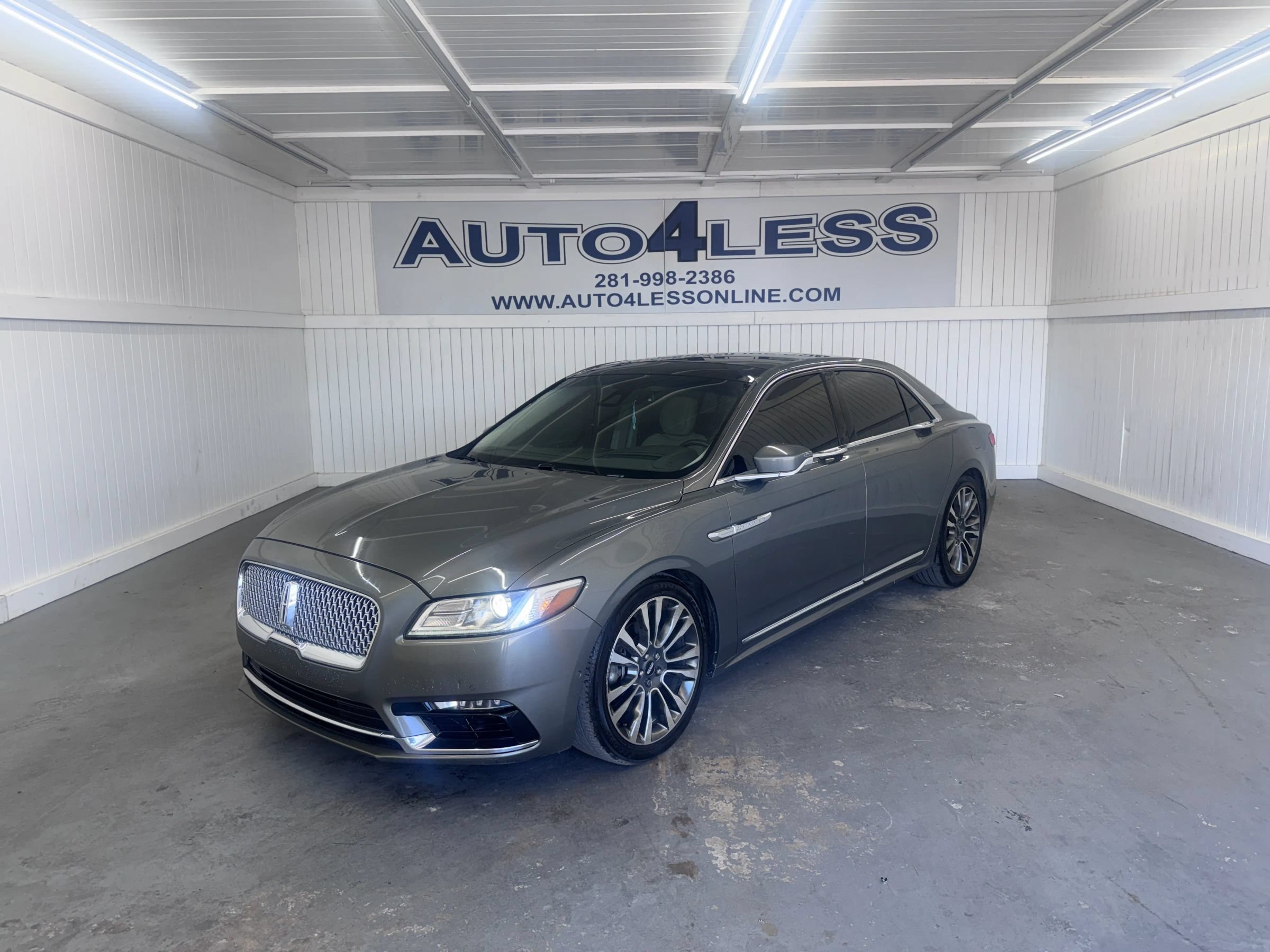 Used 2017 Lincoln Continental Select w/ Technology Package FWD image 1