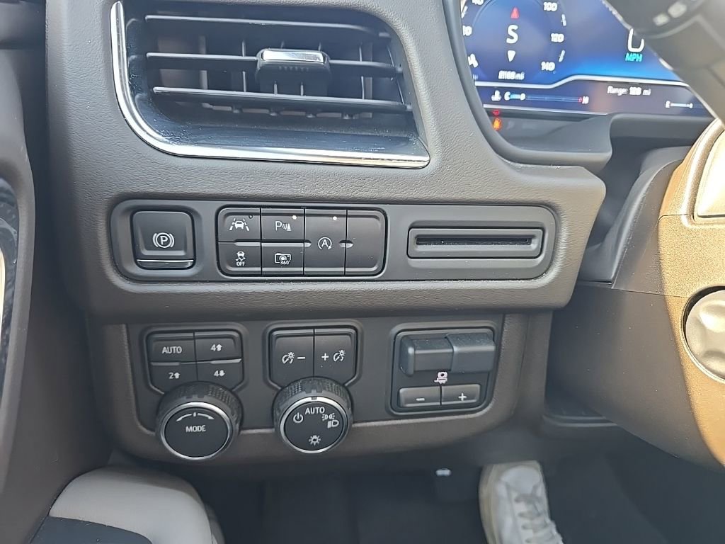 Used 2024 Chevrolet Suburban LT w/ Luxury Package AWD/4WD image 23