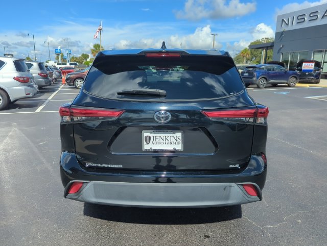 Used 2022 Toyota Highlander XLE FWD image 7