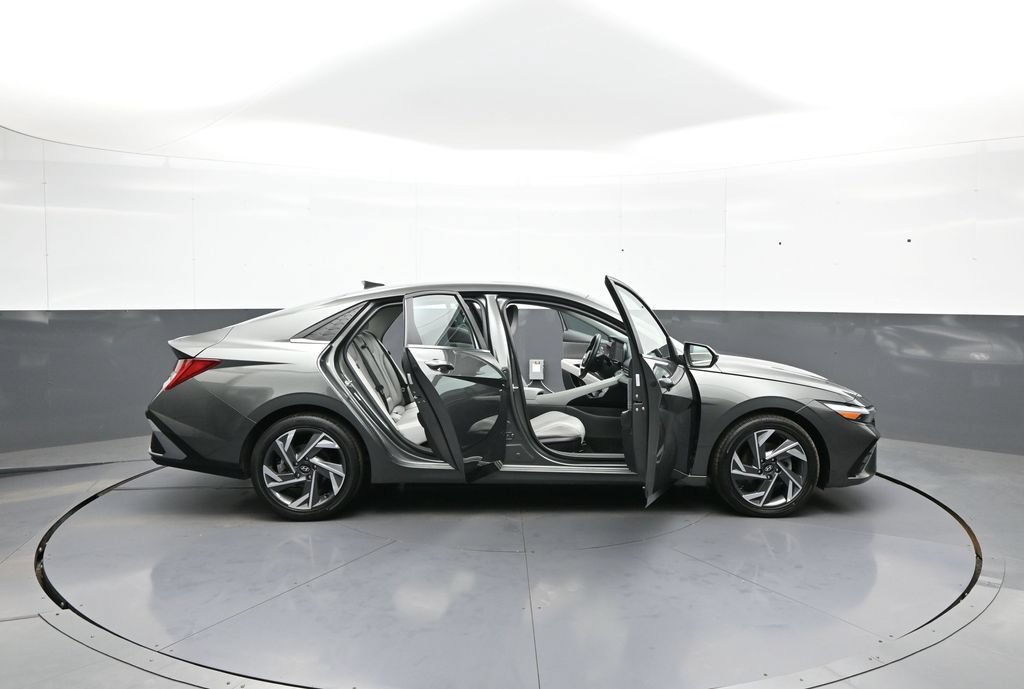 Used 2024 Hyundai Elantra Limited FWD image 41