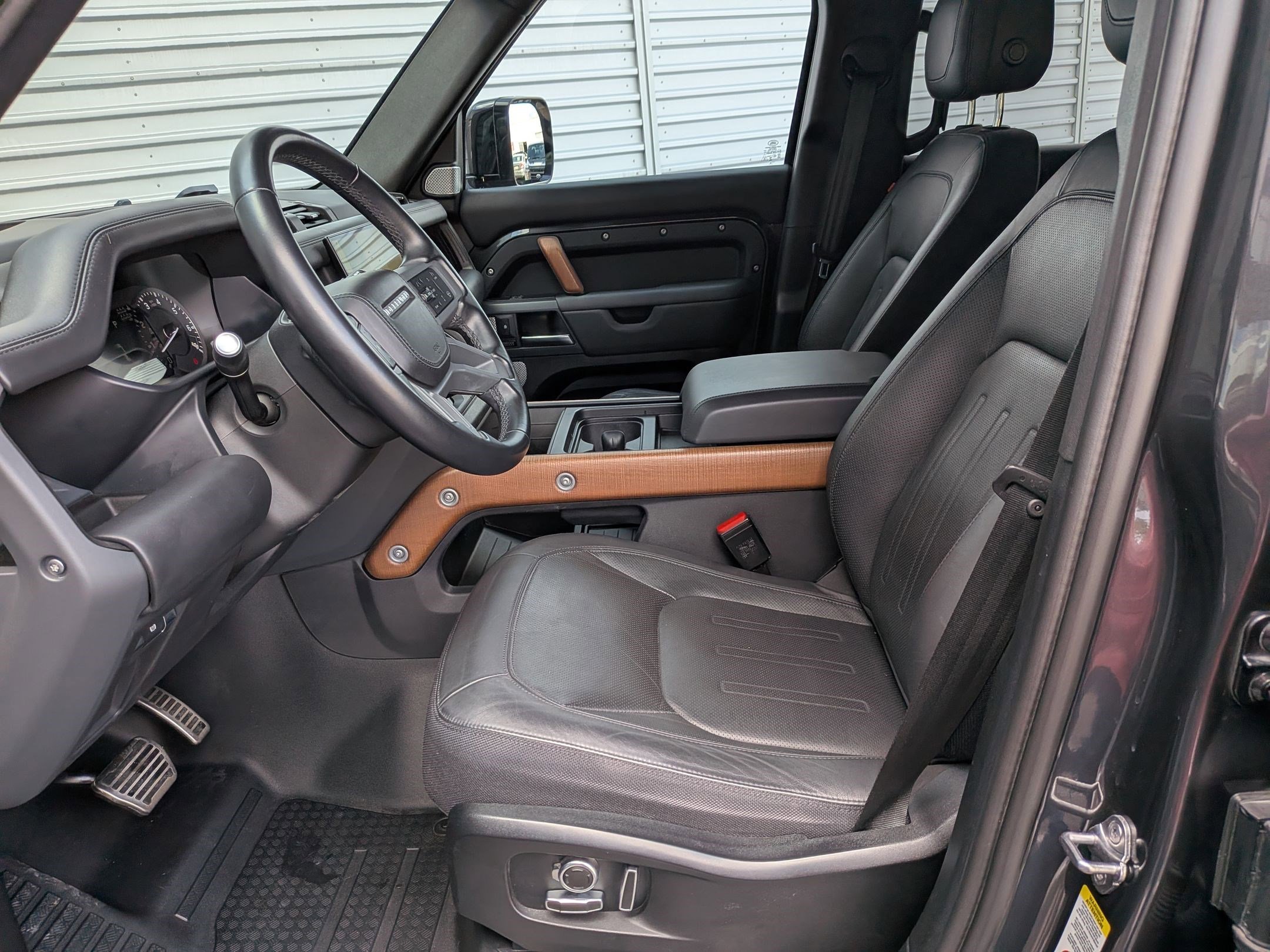 Used 2023 Land Rover Defender 130 X image 22