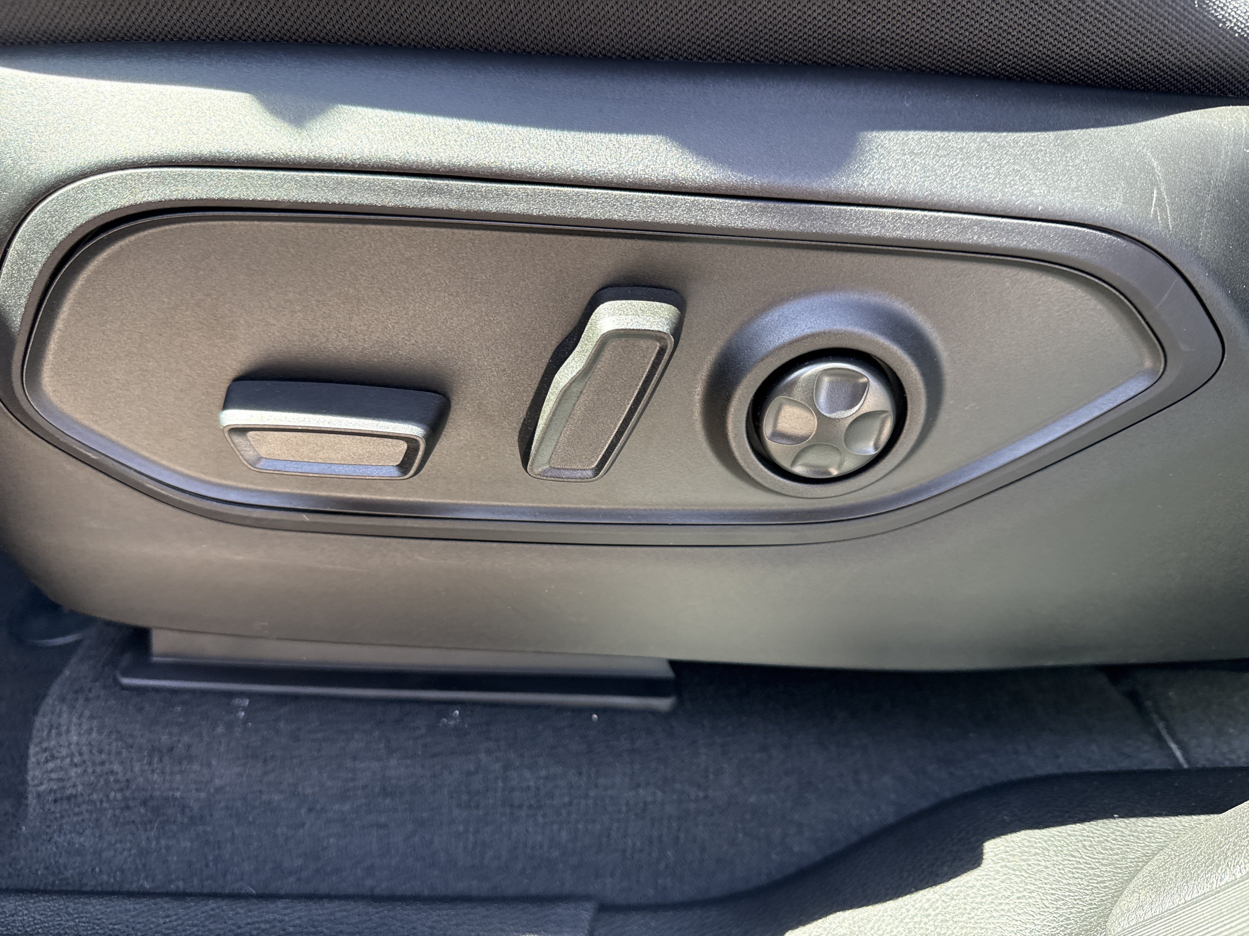 New 2026 Jeep Grand Cherokee Altitude RWD image 10