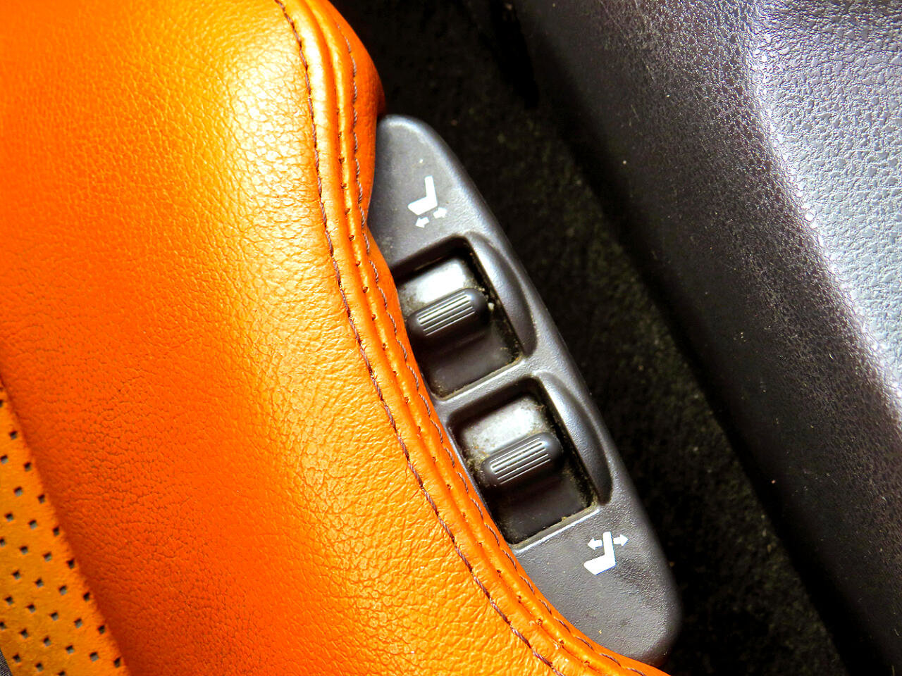 Used 2016 Nissan 370Z Touring image 28